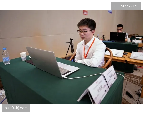 罗竞一击制胜，英博把握机会能力终结铜梁龙不败金身